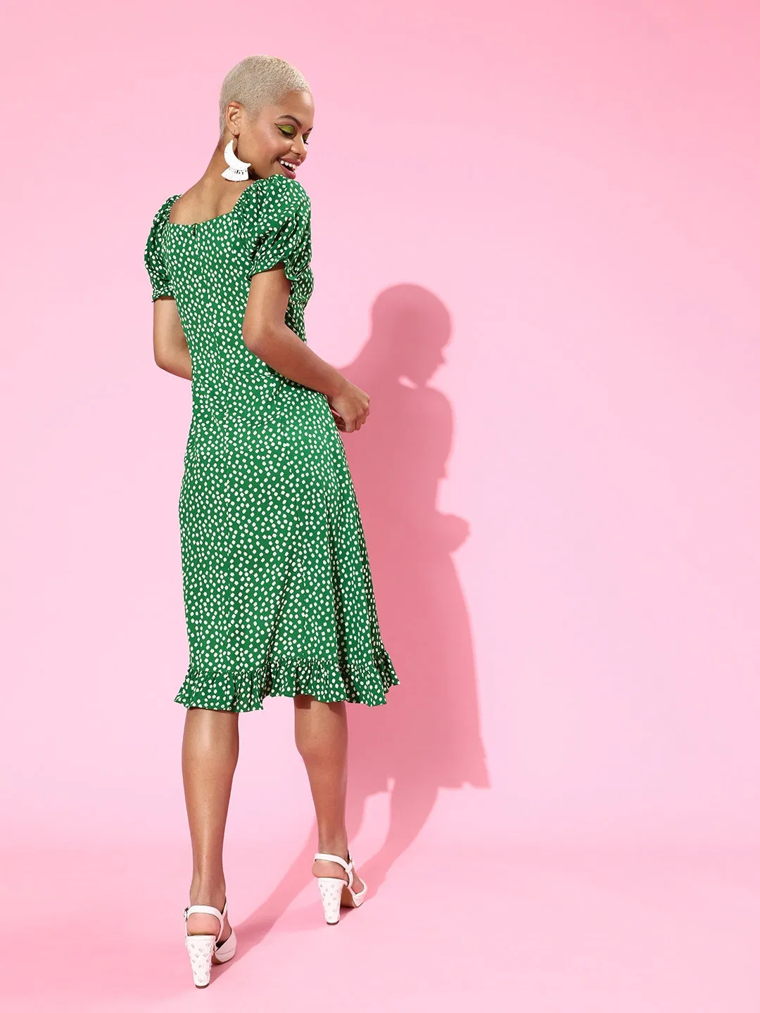 Berrylush Women Green & White Floral Printed Tie-Up Sweetheart Neck Ruffled A-Line Midi Dress