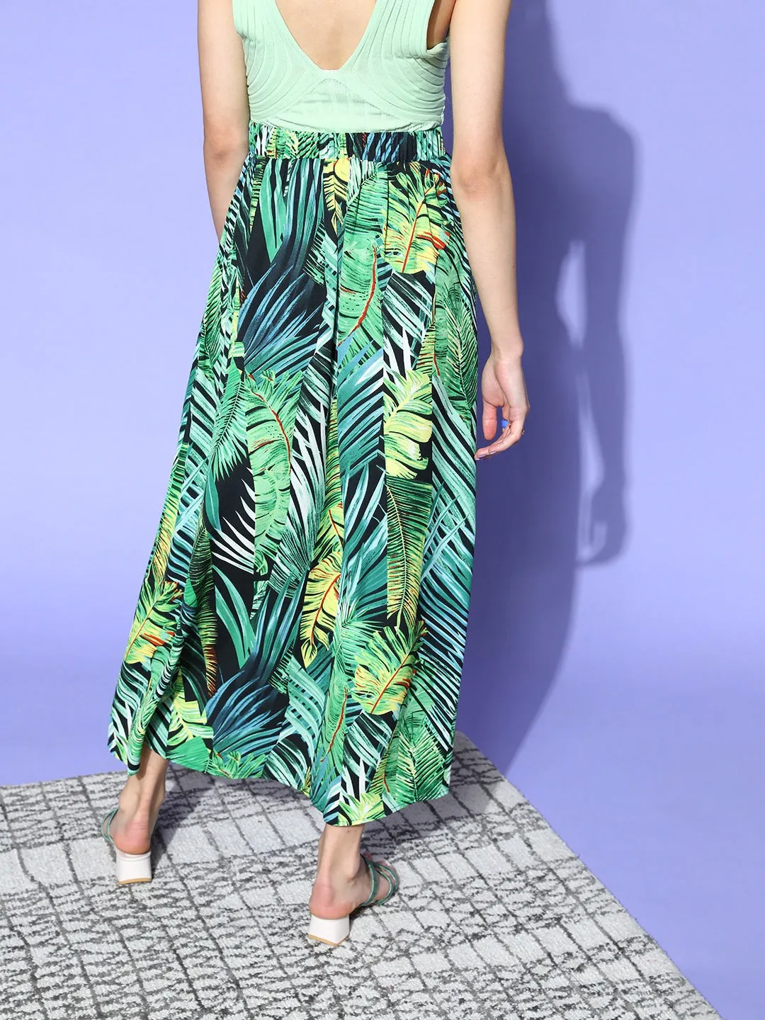 Berrylush Women Green Floral Printed Thigh-High Slit Straight Hem A-Line Midi Skirt