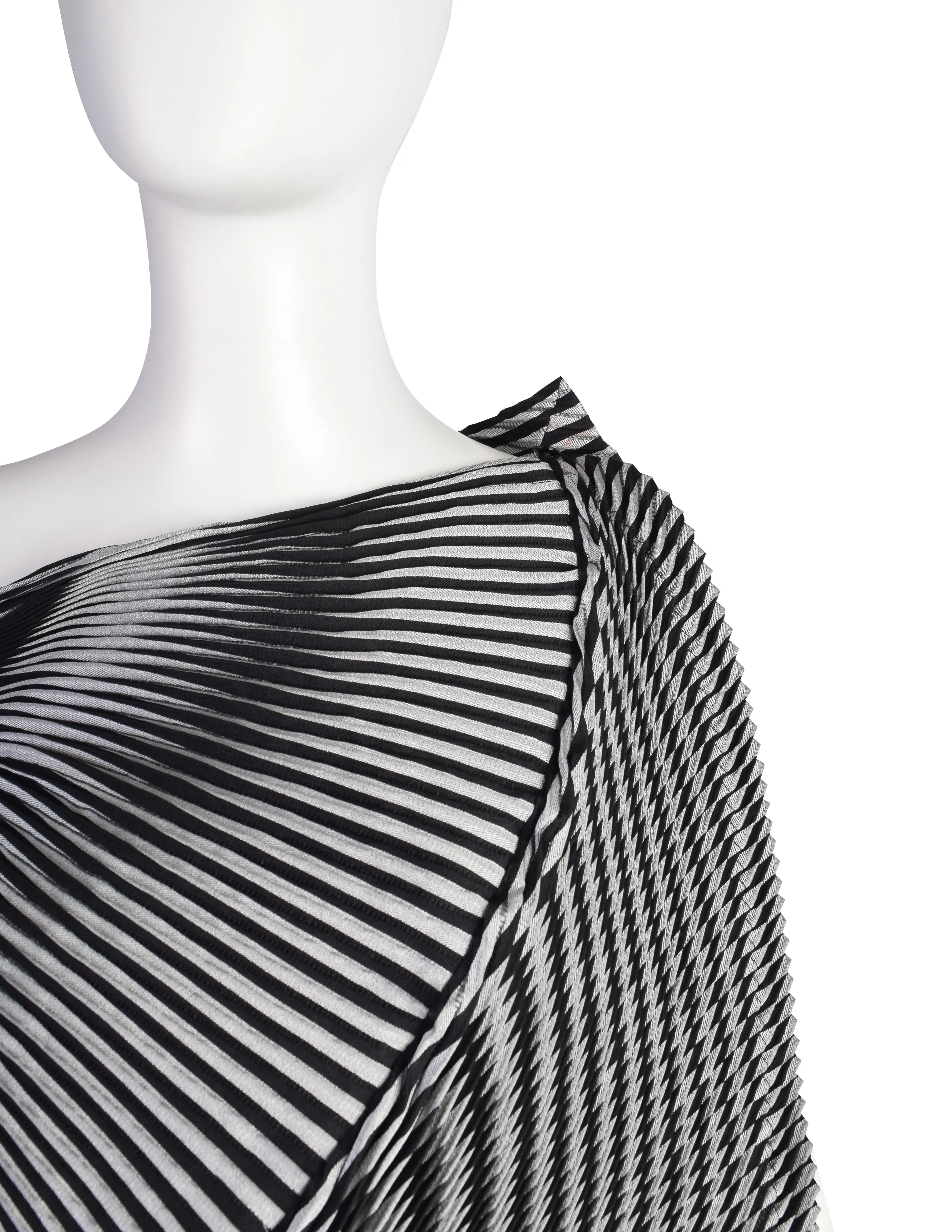 Issey Miyake AW2016 Black White Pleated Optical Spirograph Skirt and Shawl Ensemble Set