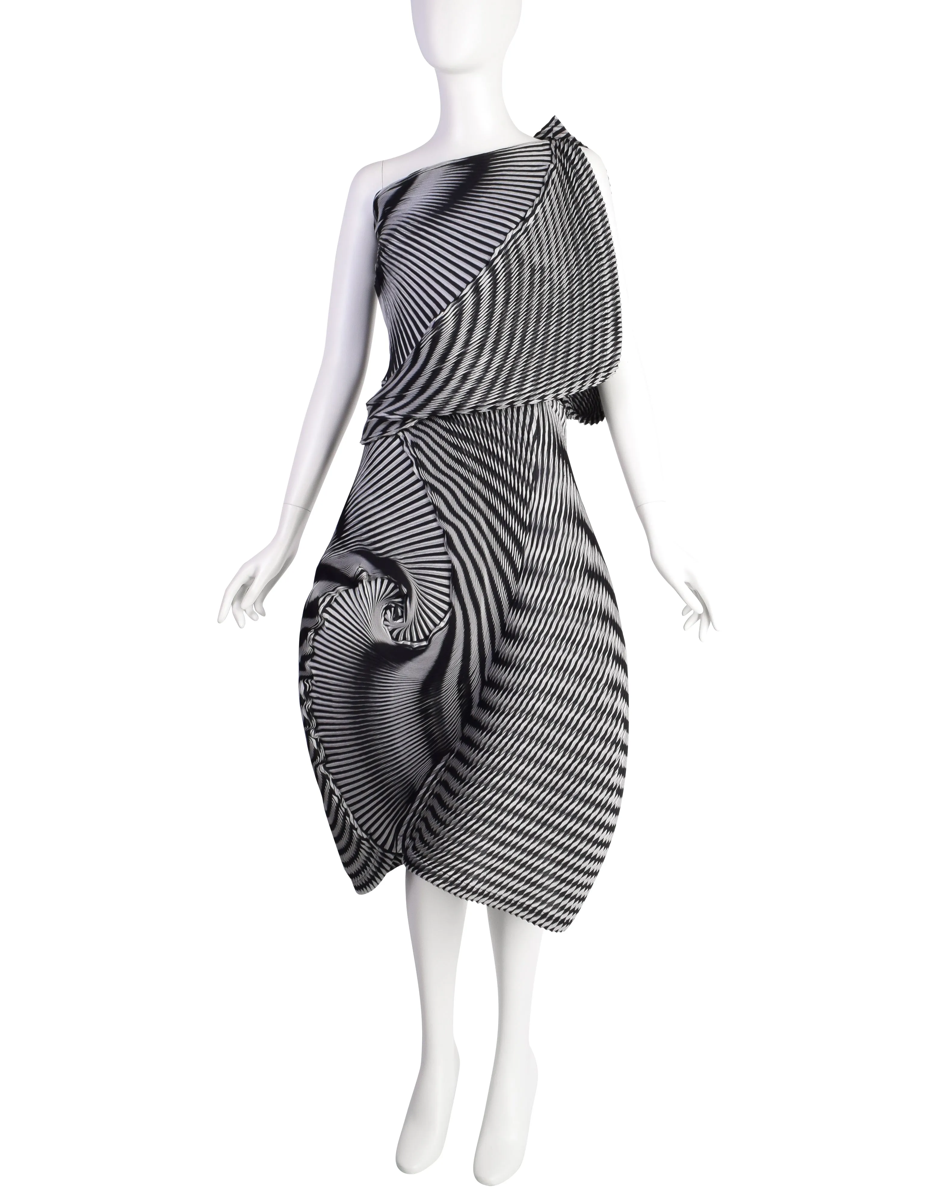 Issey Miyake AW2016 Black White Pleated Optical Spirograph Skirt and Shawl Ensemble Set