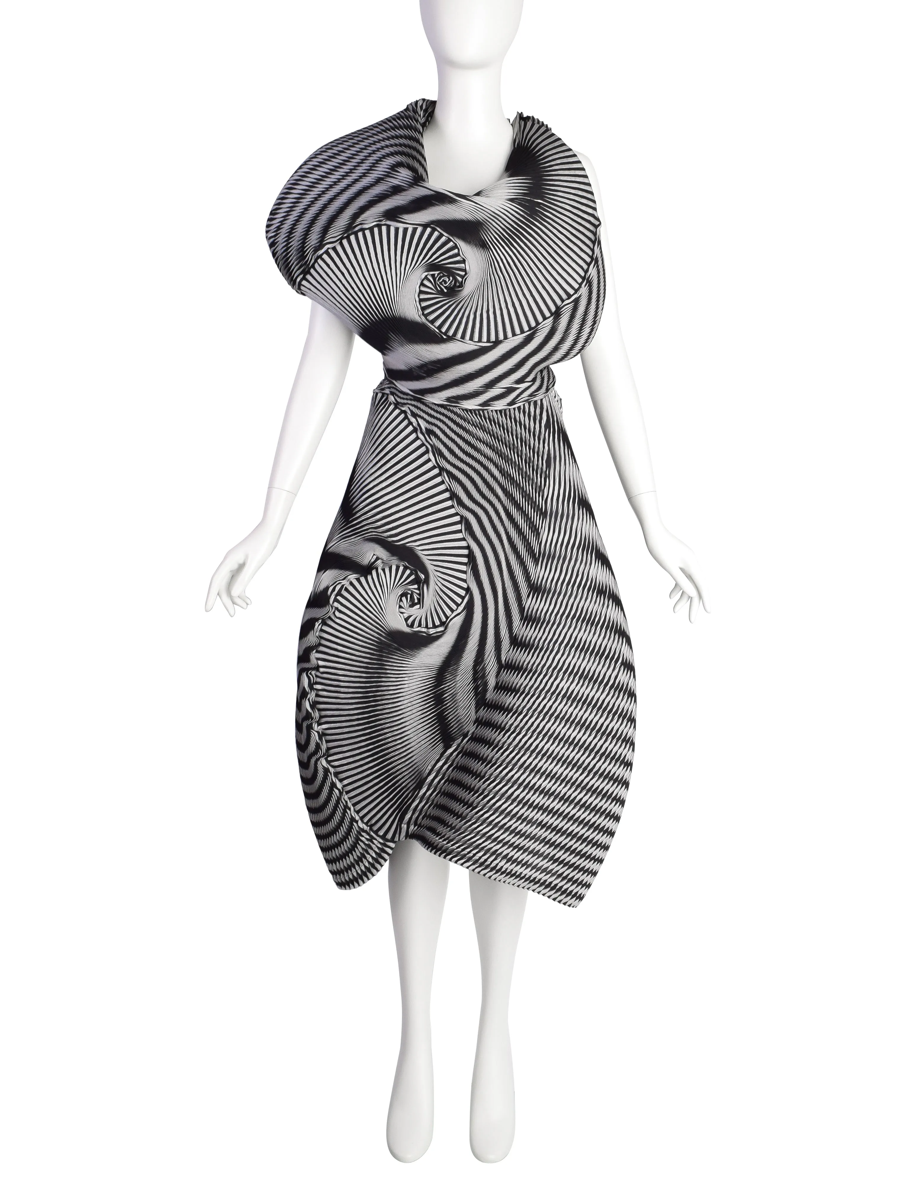 Issey Miyake AW2016 Black White Pleated Optical Spirograph Skirt and Shawl Ensemble Set