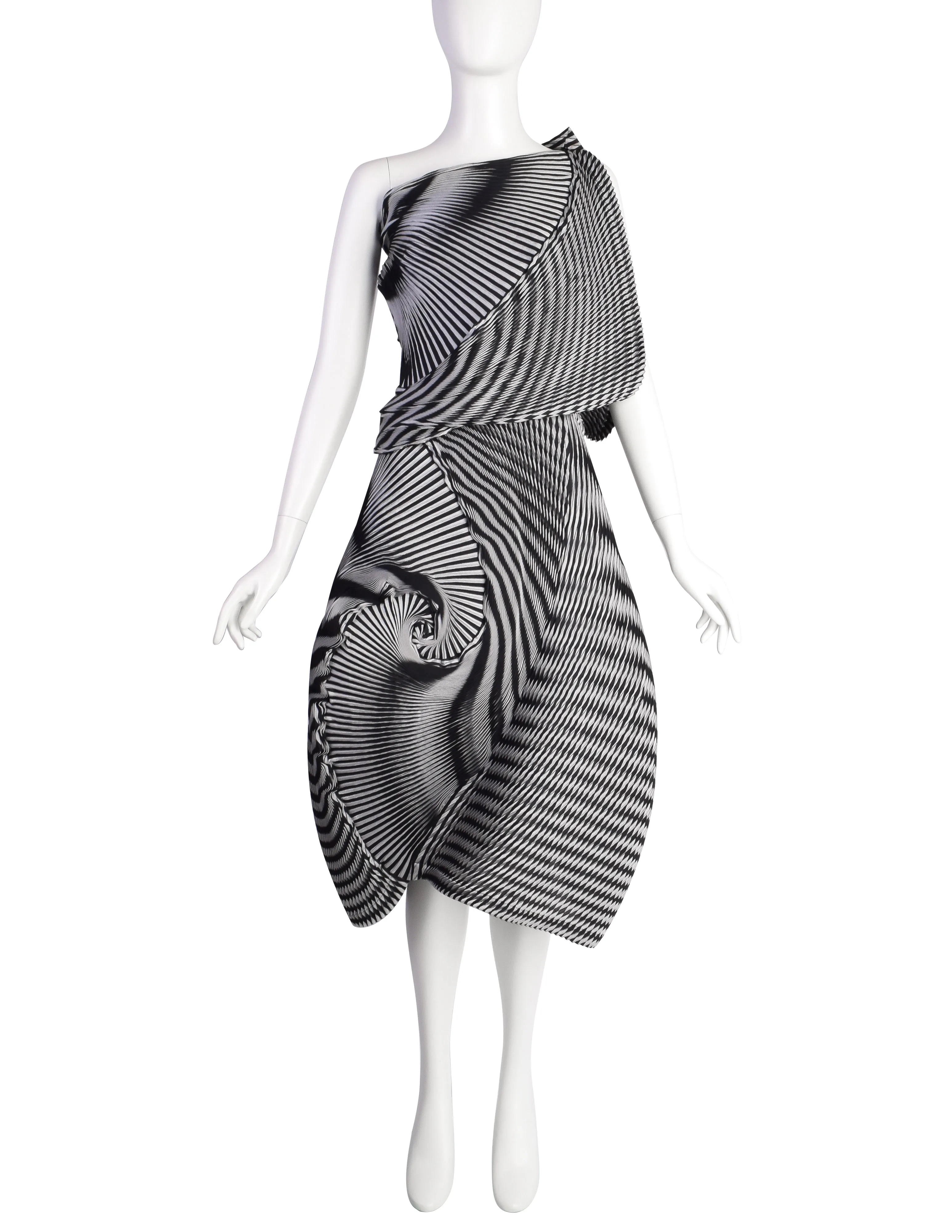 Issey Miyake AW2016 Black White Pleated Optical Spirograph Skirt and Shawl Ensemble Set