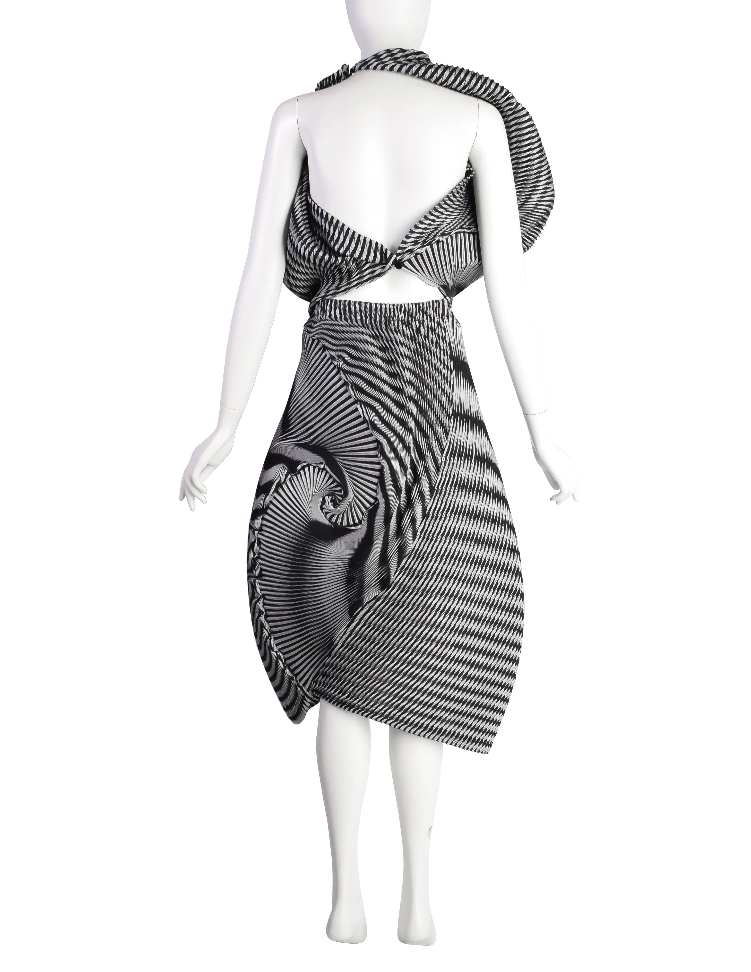 Issey Miyake AW2016 Black White Pleated Optical Spirograph Skirt and Shawl Ensemble Set