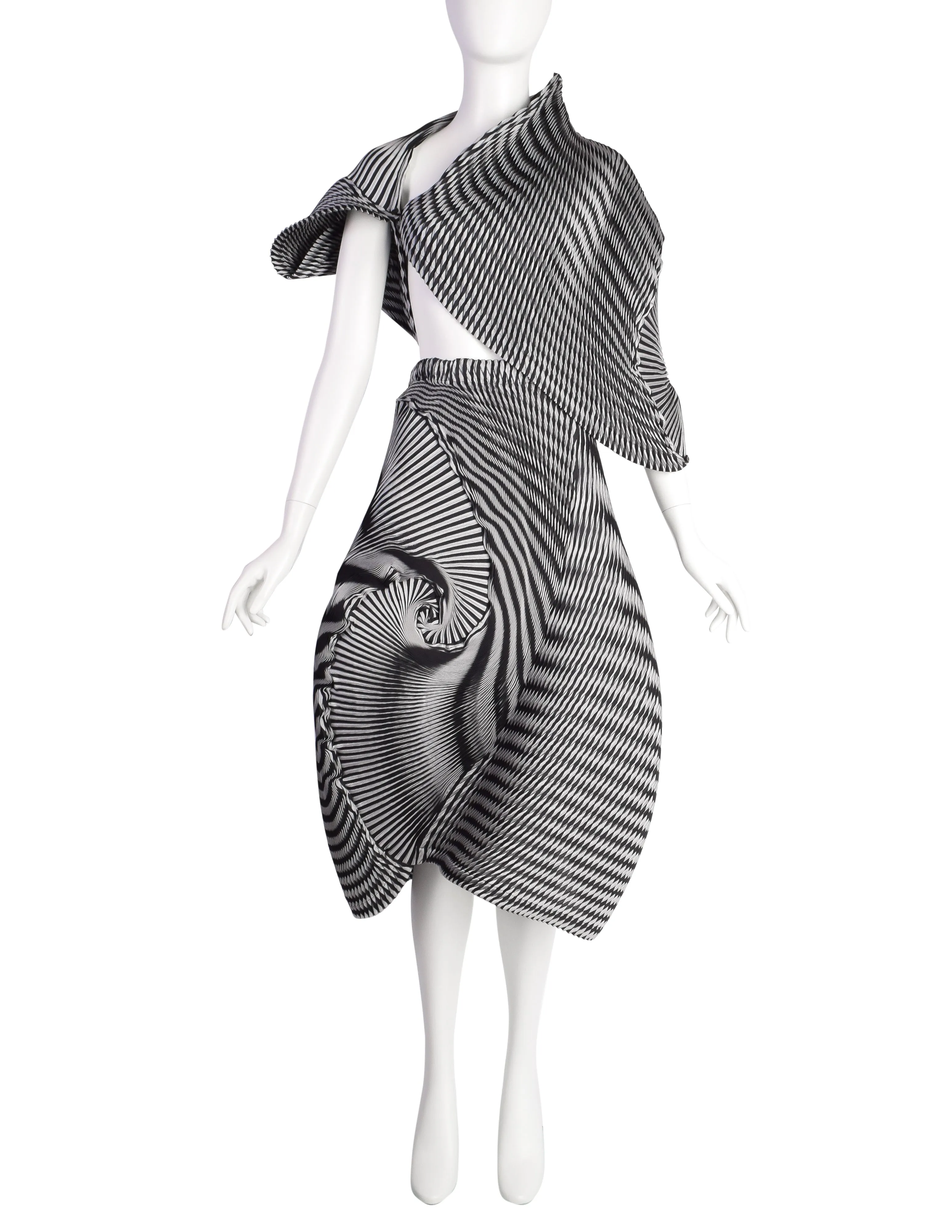 Issey Miyake AW2016 Black White Pleated Optical Spirograph Skirt and Shawl Ensemble Set