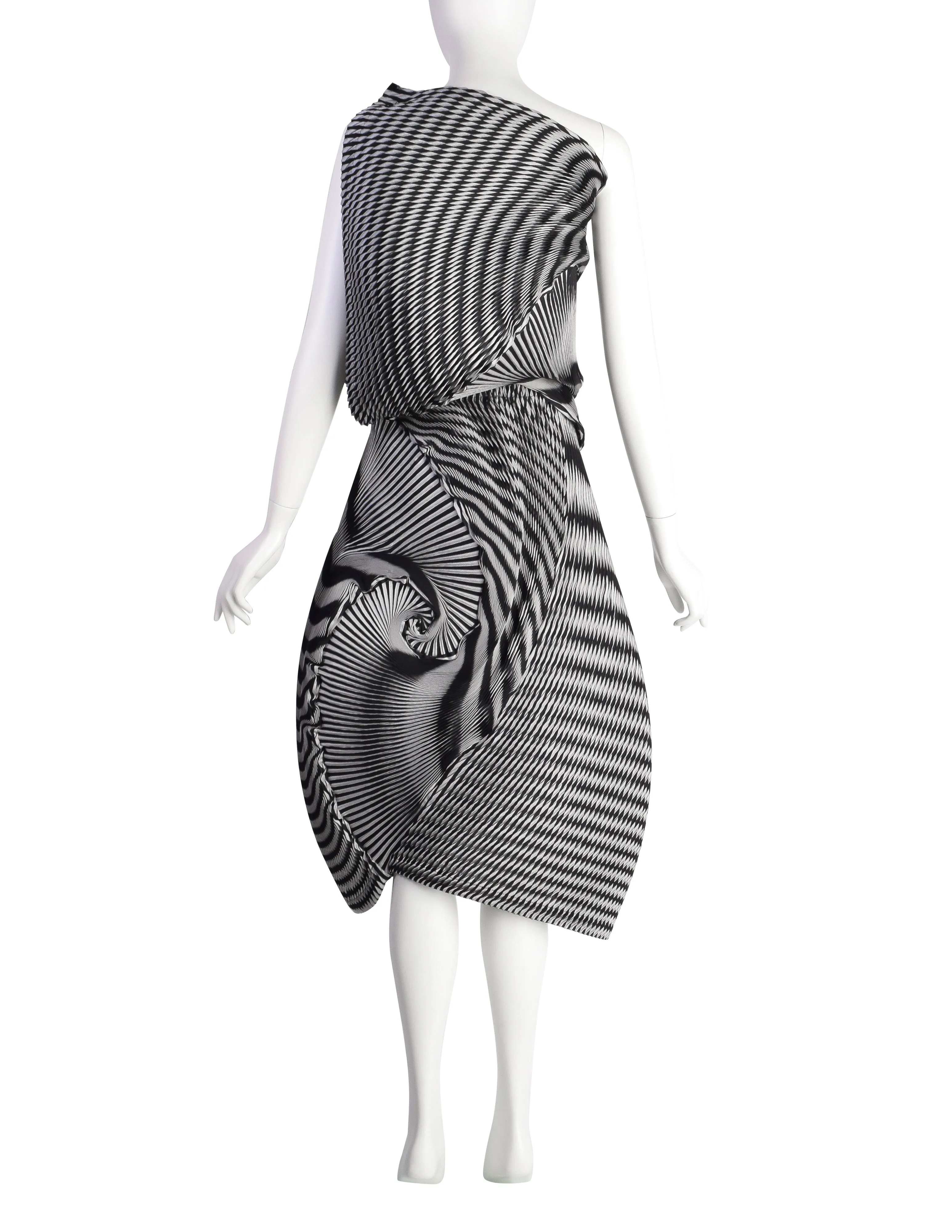 Issey Miyake AW2016 Black White Pleated Optical Spirograph Skirt and Shawl Ensemble Set