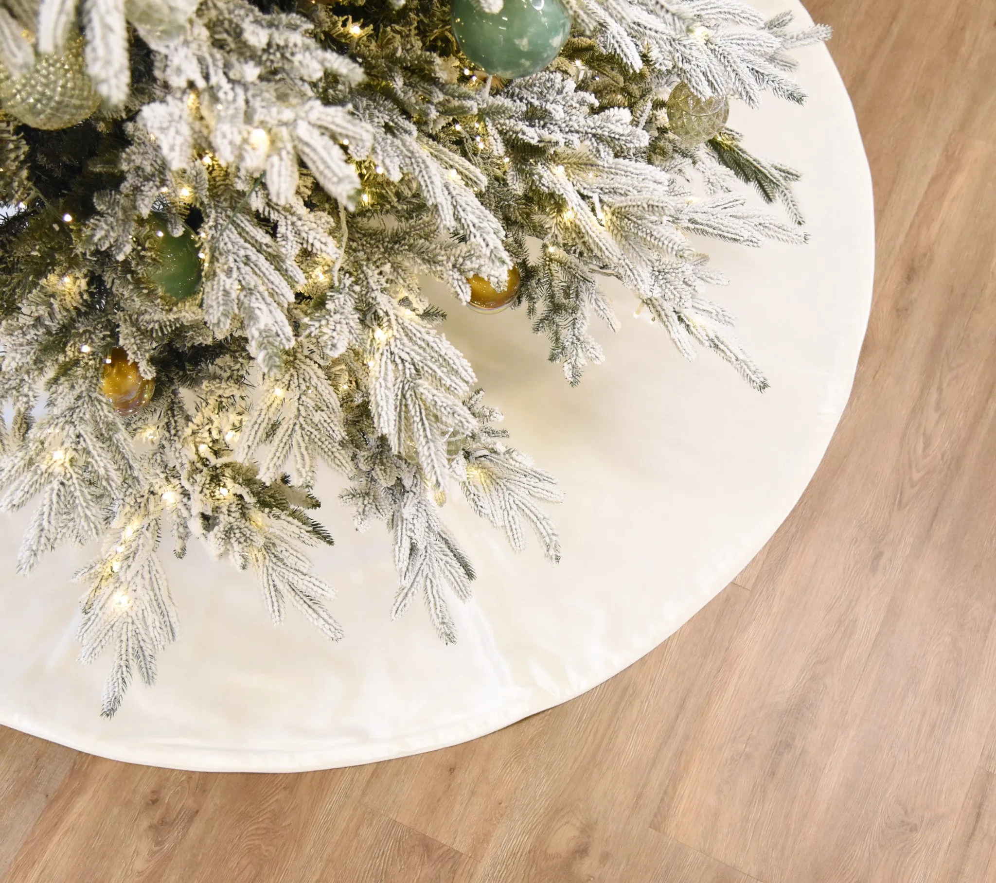 Ivory Velvet Tree Skirt