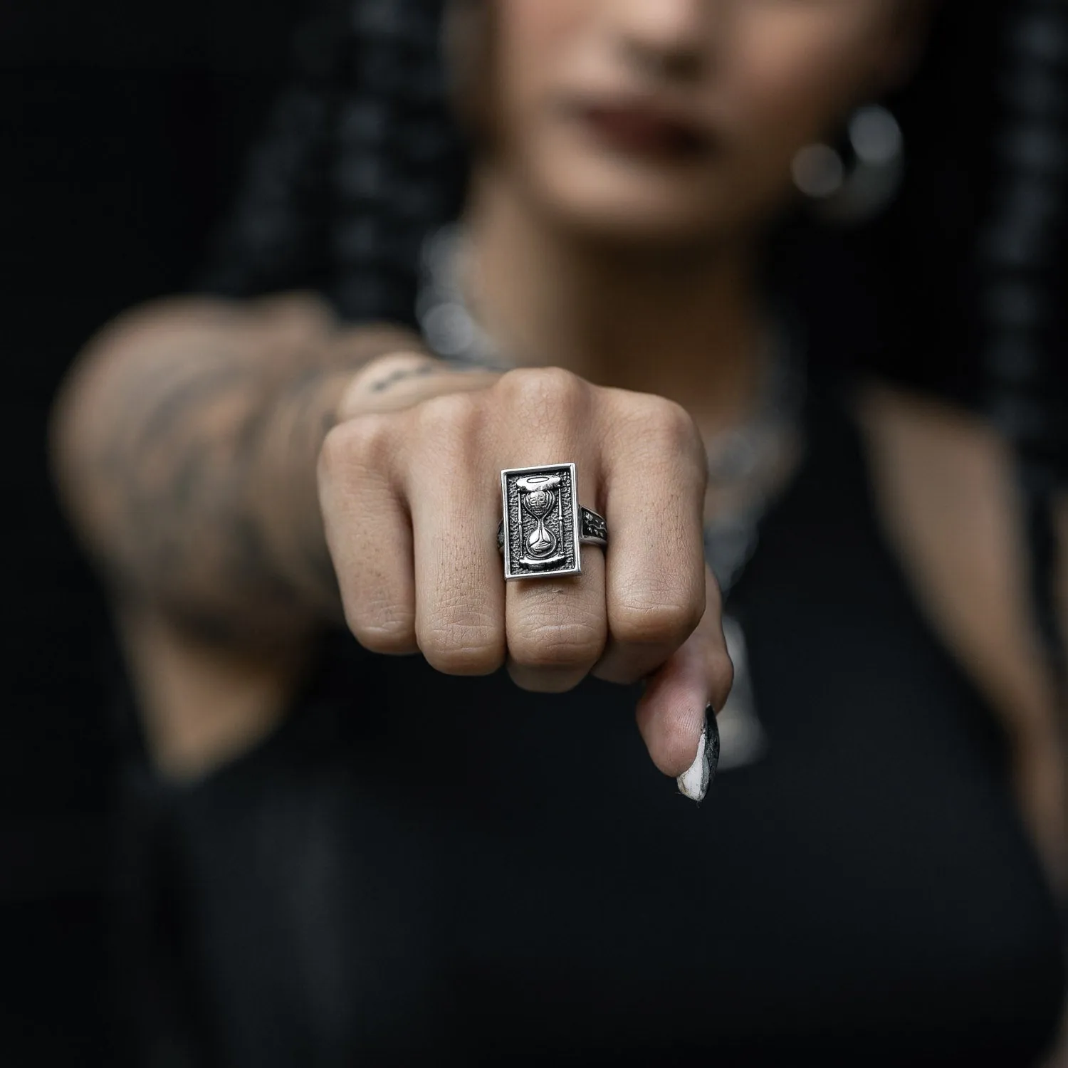 MEGHAN CLARKE X STATEMENT "Memento Mori" Signet Ring