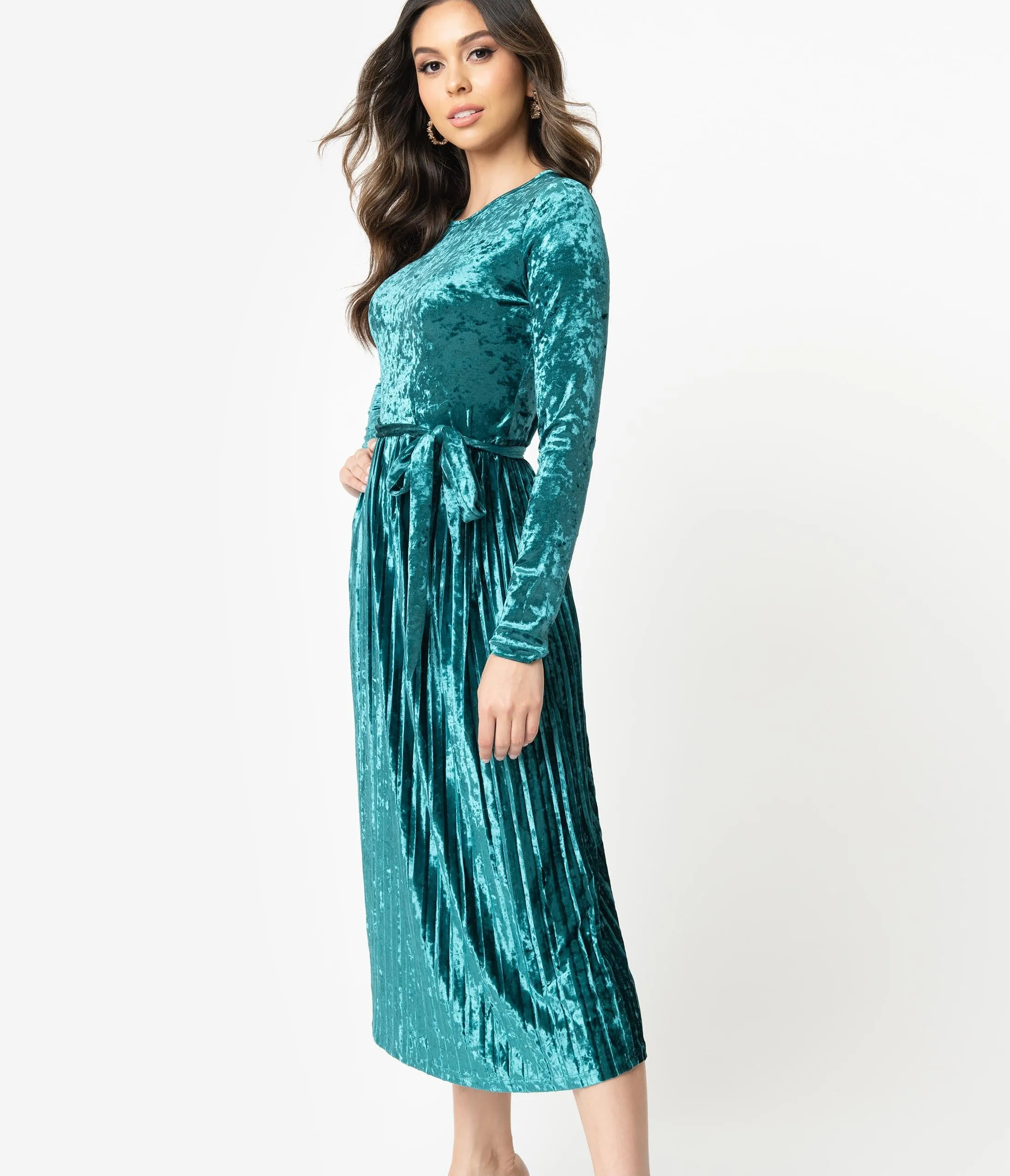 Retro Style Teal Velvet Pleated Modest Midi Dress