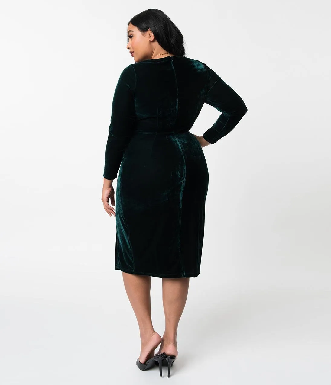 Unique Vintage Plus Size Emerald Green Velvet Long Sleeve Damsel Wiggle Dress