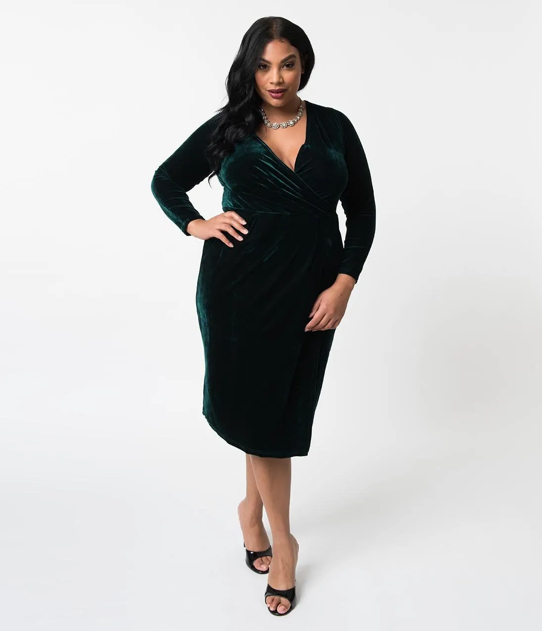 Unique Vintage Plus Size Emerald Green Velvet Long Sleeve Damsel Wiggle Dress