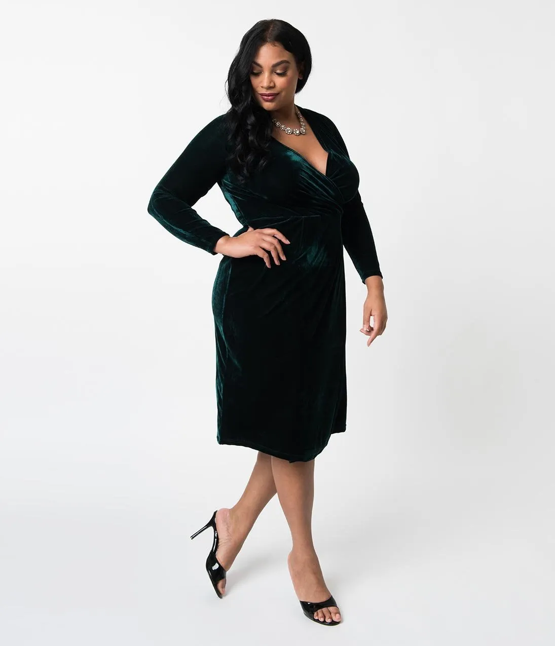 Unique Vintage Plus Size Emerald Green Velvet Long Sleeve Damsel Wiggle Dress