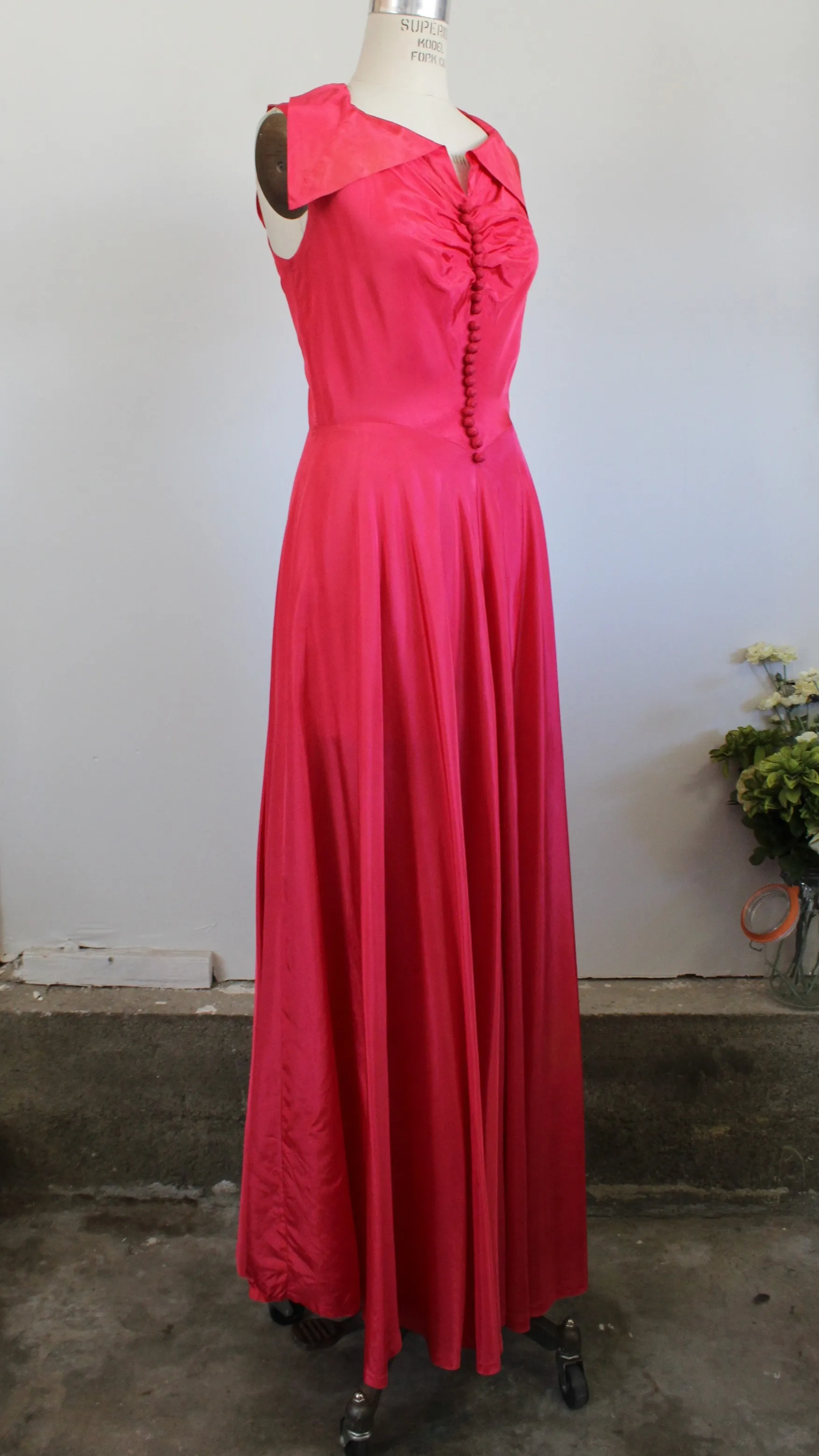 Vintage 1940s New Look Pink Taffeta Gown